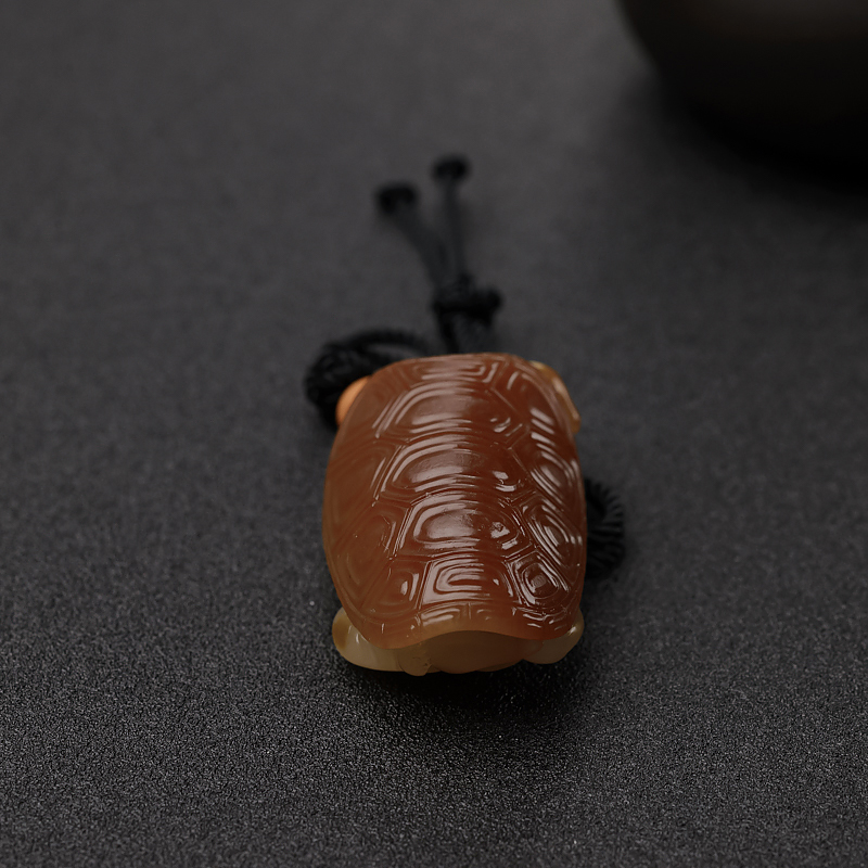 新疆天然俏色和田玉籽料吊坠-红掌柜