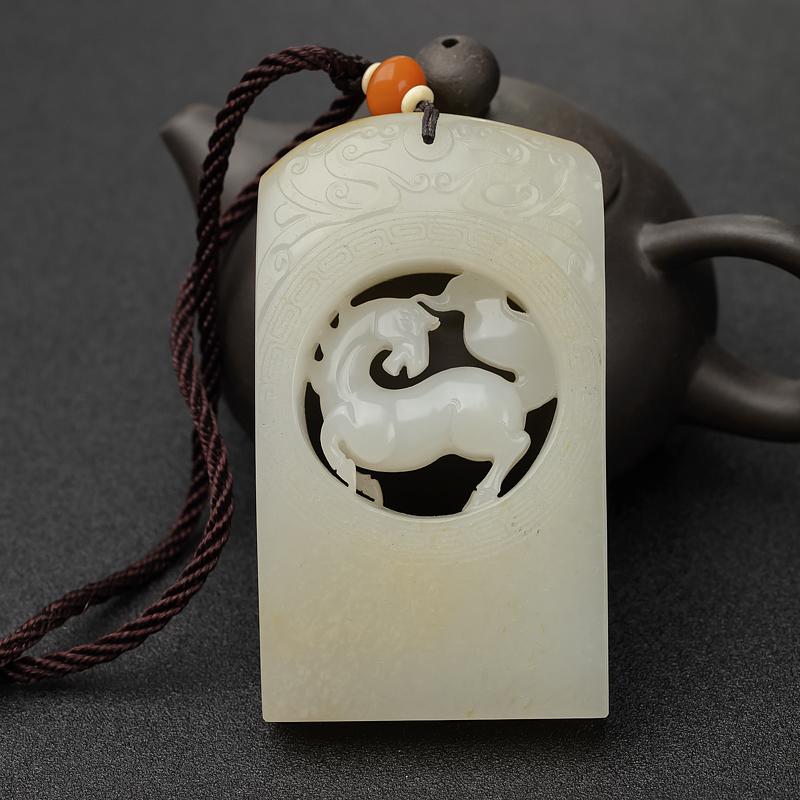 新疆天然和田白玉籽料镂雕马牌吊坠-红掌柜