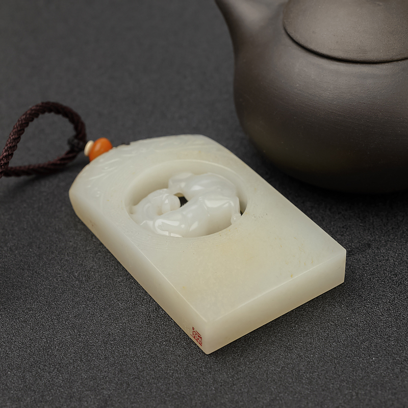 新疆天然和田白玉籽料马牌吊坠-红掌柜