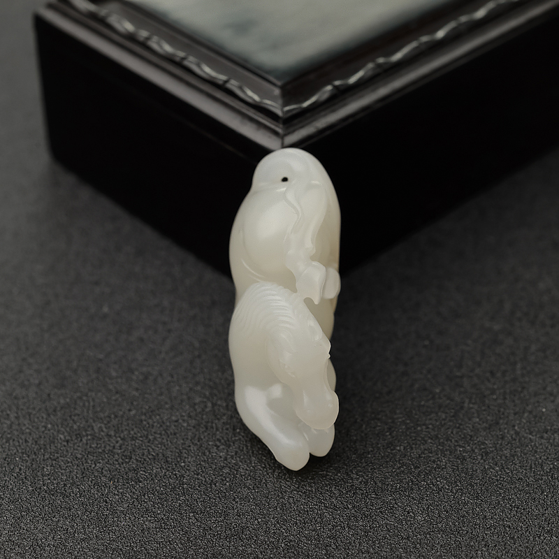 和田白玉籽料马吊坠-红掌柜