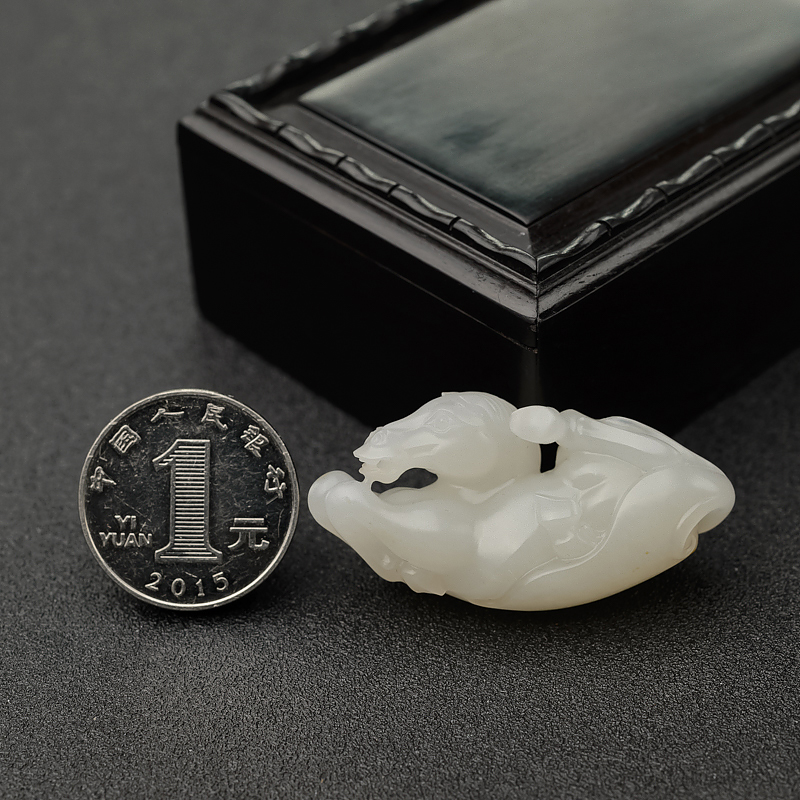 和田白玉马吊坠-红掌柜