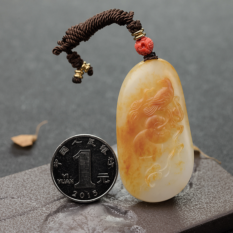 新疆籽料俏色和田玉吊坠-红掌柜
