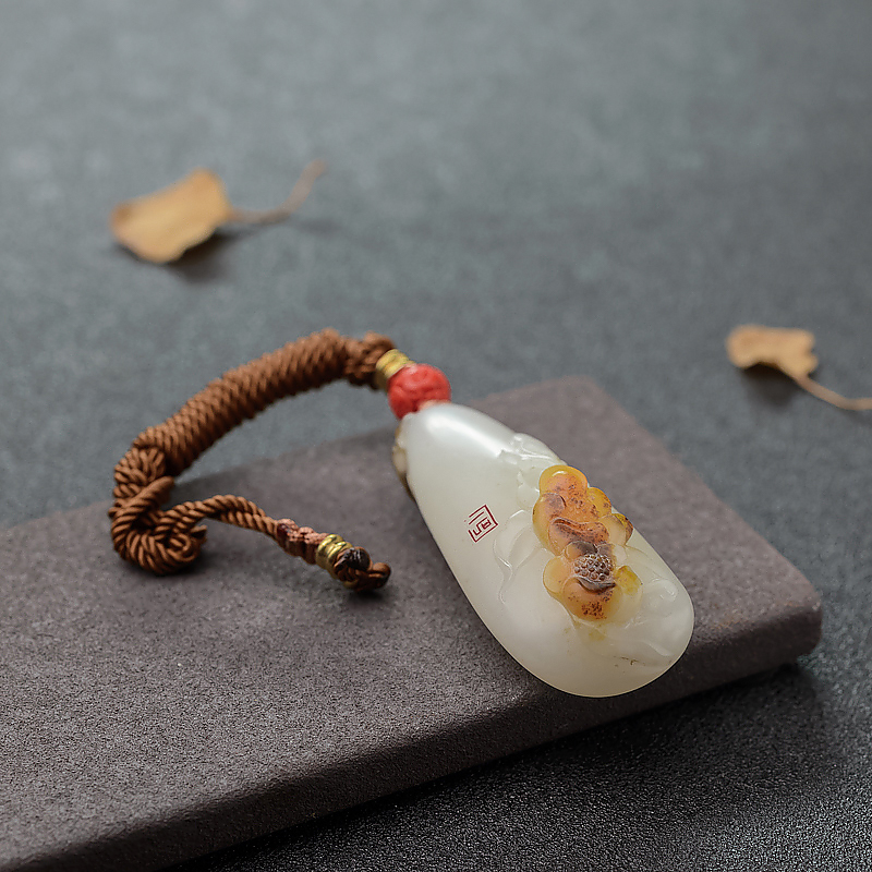 和田玉吊坠-红掌柜