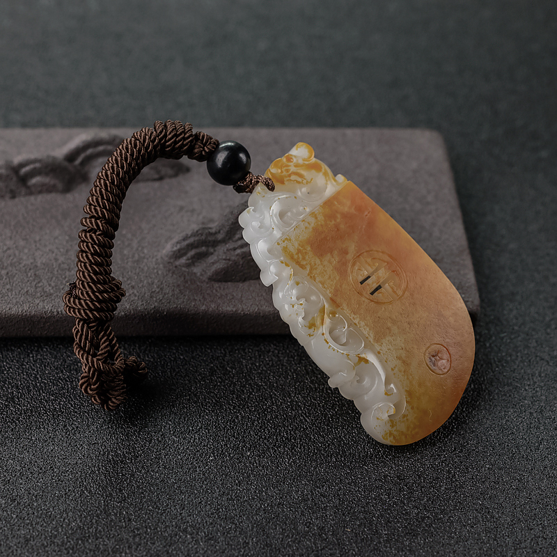 新疆俏色和田玉龙凤牌吊坠-红掌柜