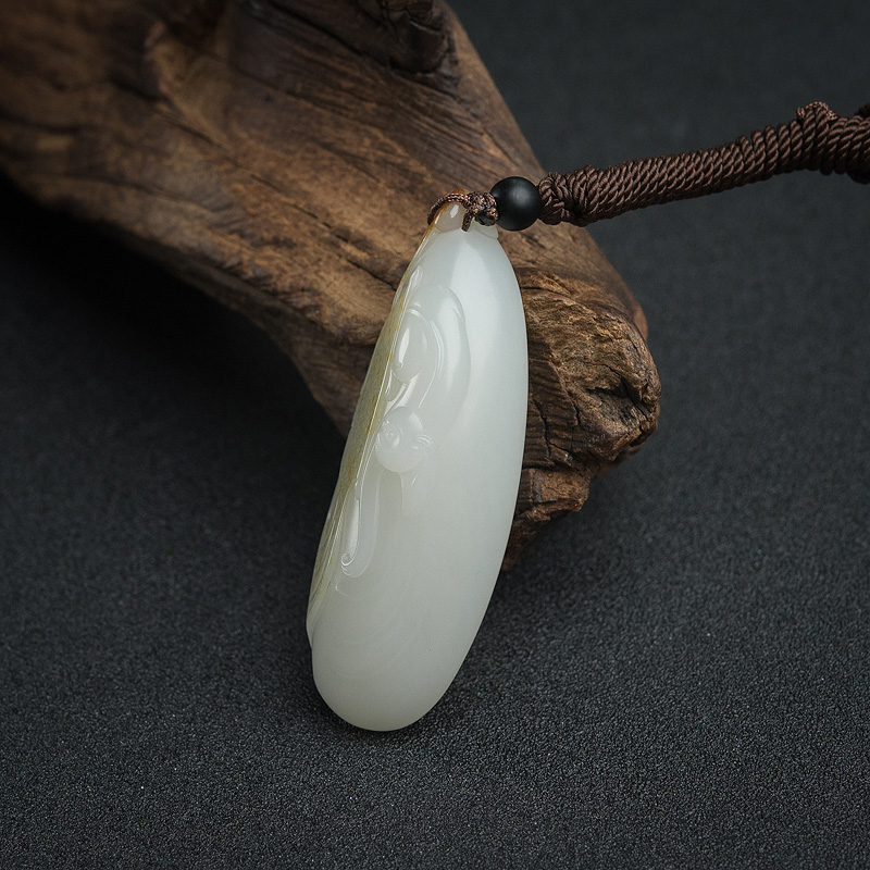 新疆俏色和田玉猴子吊坠-红掌柜