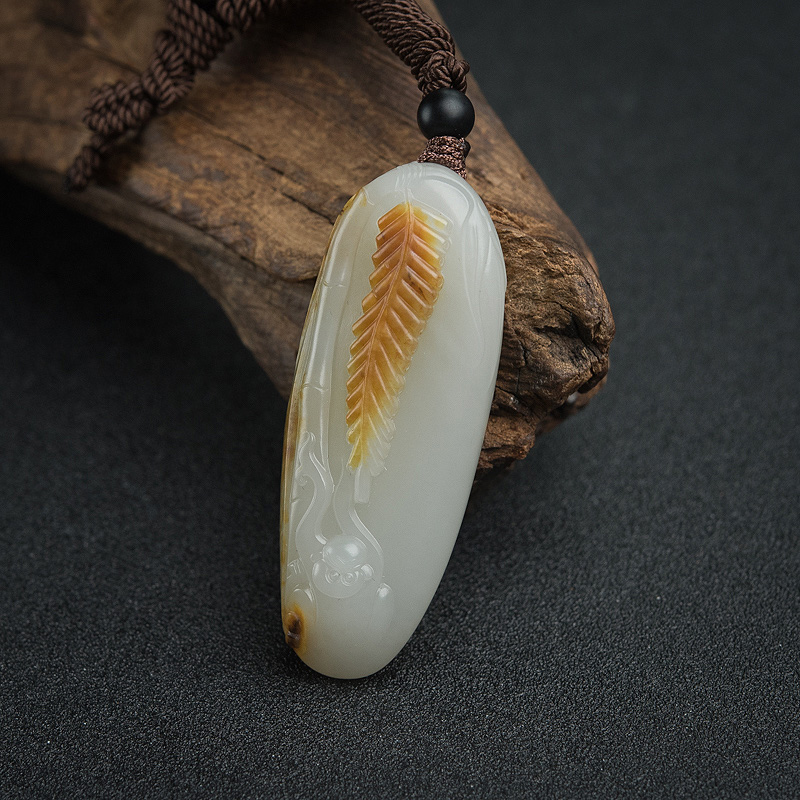 新疆俏色和田玉猴子吊坠-红掌柜