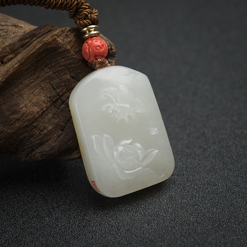 俏色籽料和田玉蝶恋花吊坠-红掌柜