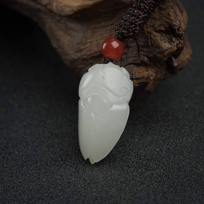 新疆和田玉一鸣惊人吊坠-红掌柜