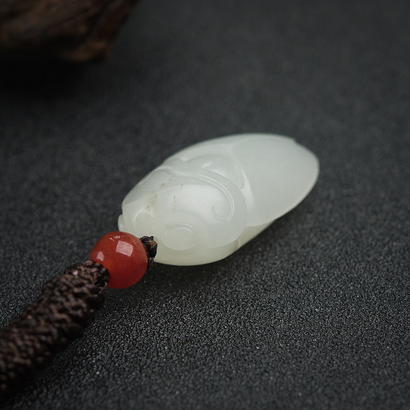 天然和田玉一鸣惊人吊坠-红掌柜