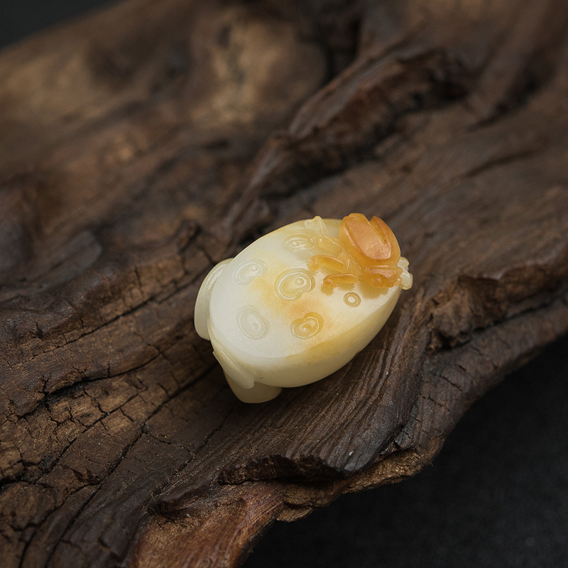 籽料俏色和田玉连生贵子吊坠-红掌柜