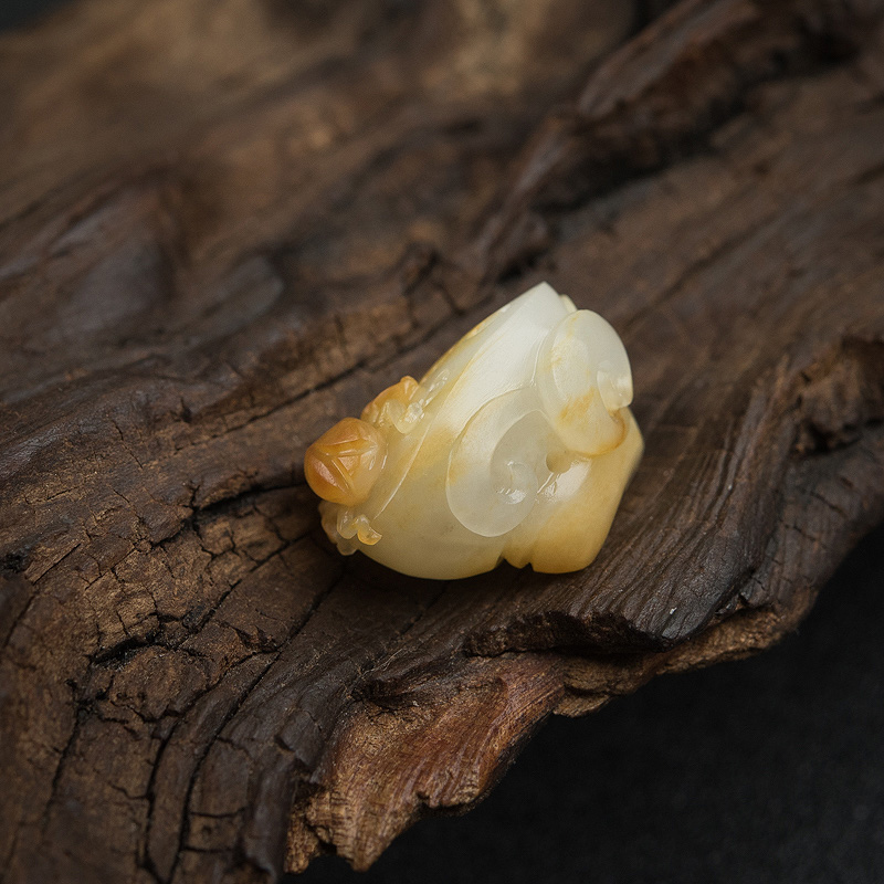 新疆俏色和田玉连生贵子吊坠-红掌柜