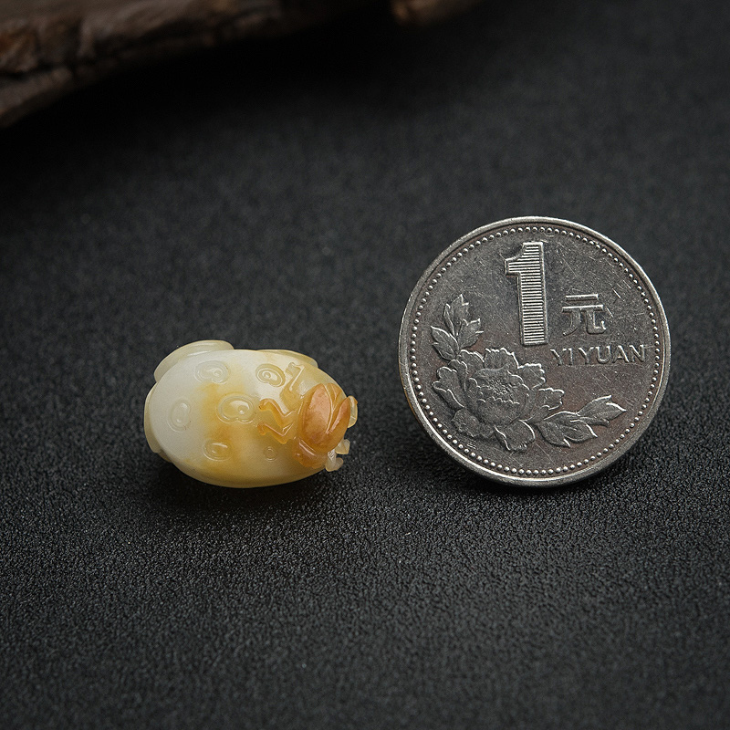 新疆籽料俏色和田玉吊坠-红掌柜