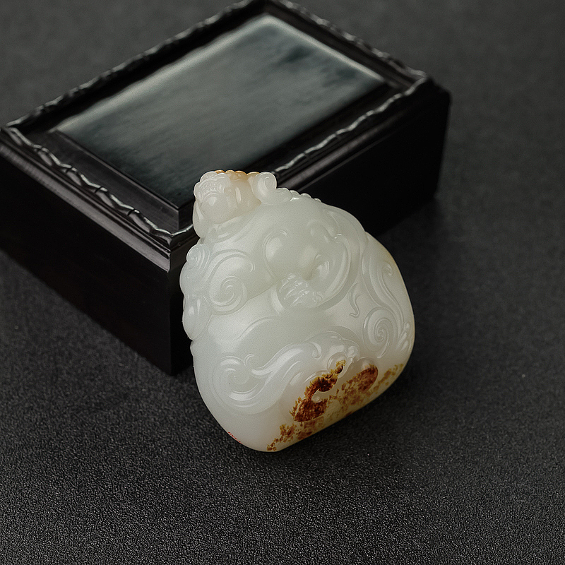 新疆籽料俏色和田玉貔貅手把件-红掌柜