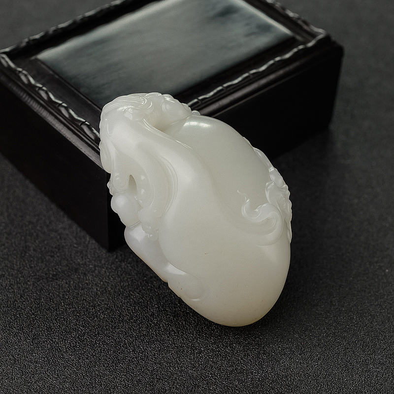 新疆籽料俏色和田玉元宝手把件-红掌柜