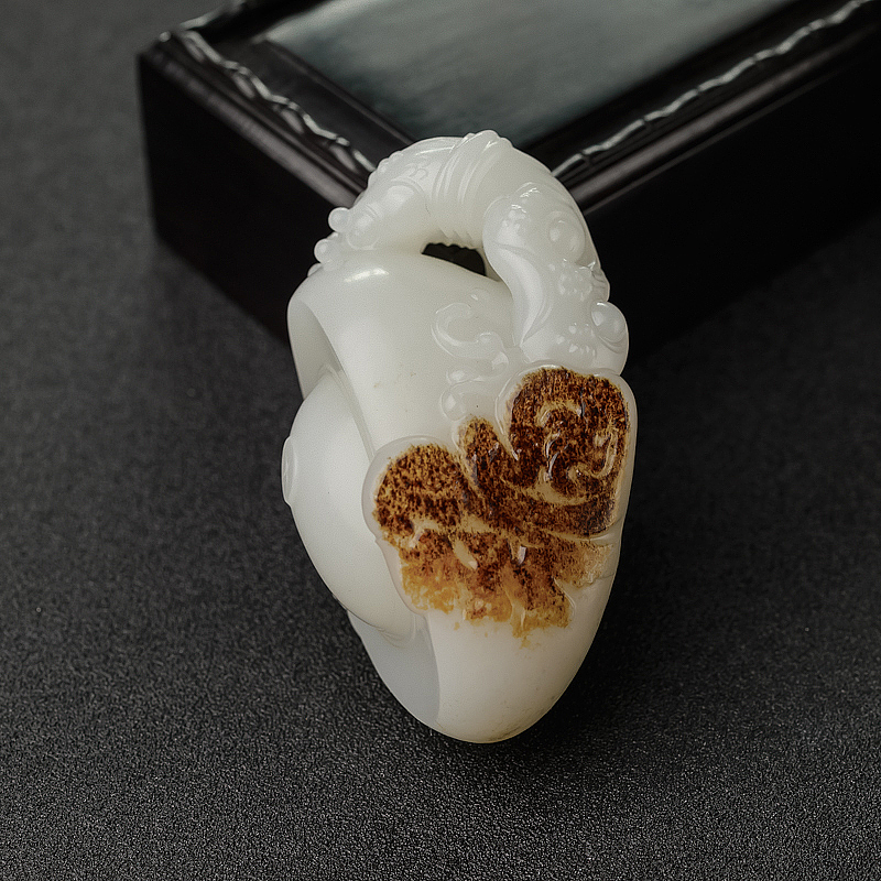 籽料俏色和田玉元宝手把件-红掌柜