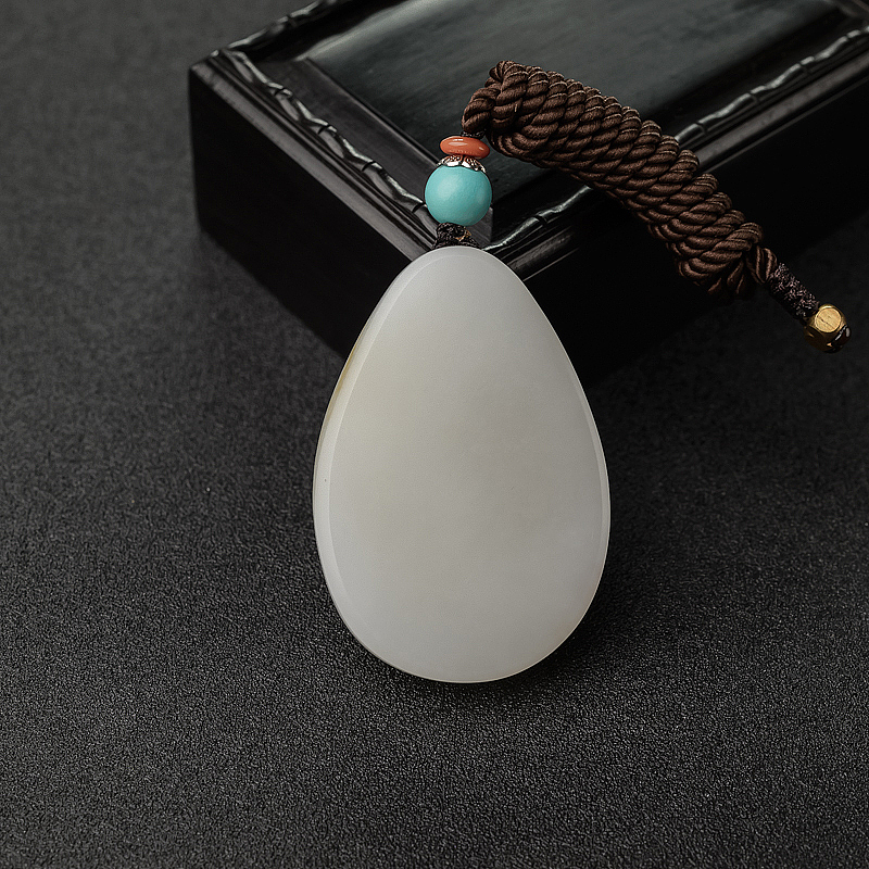 天然籽料俏色和田玉年年有余吊坠-红掌柜