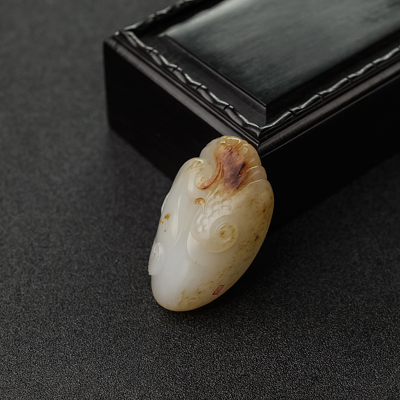 天然籽料俏色和田玉羊吊坠-红掌柜