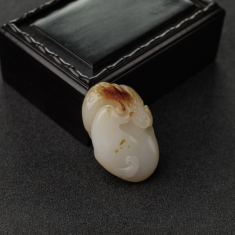 新疆籽料俏色和田玉羊吊坠-红掌柜