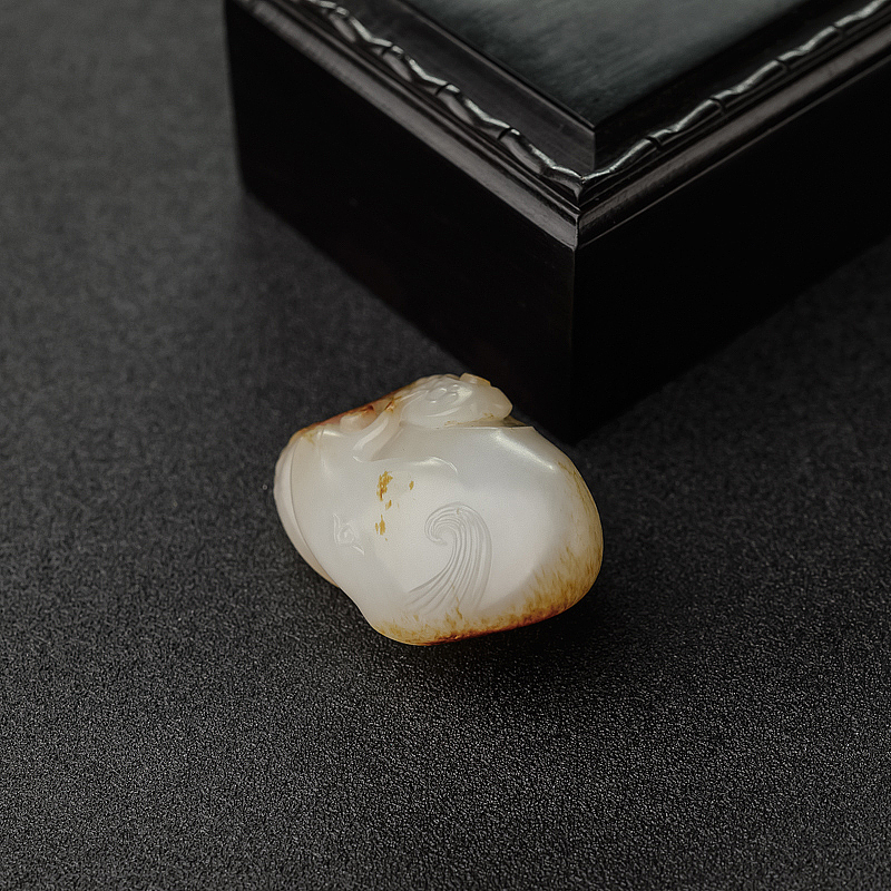 新疆和田玉羊吊坠-红掌柜