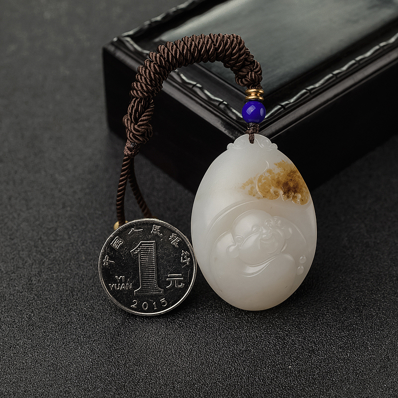 籽料俏色和田玉福在眼前吊坠-红掌柜