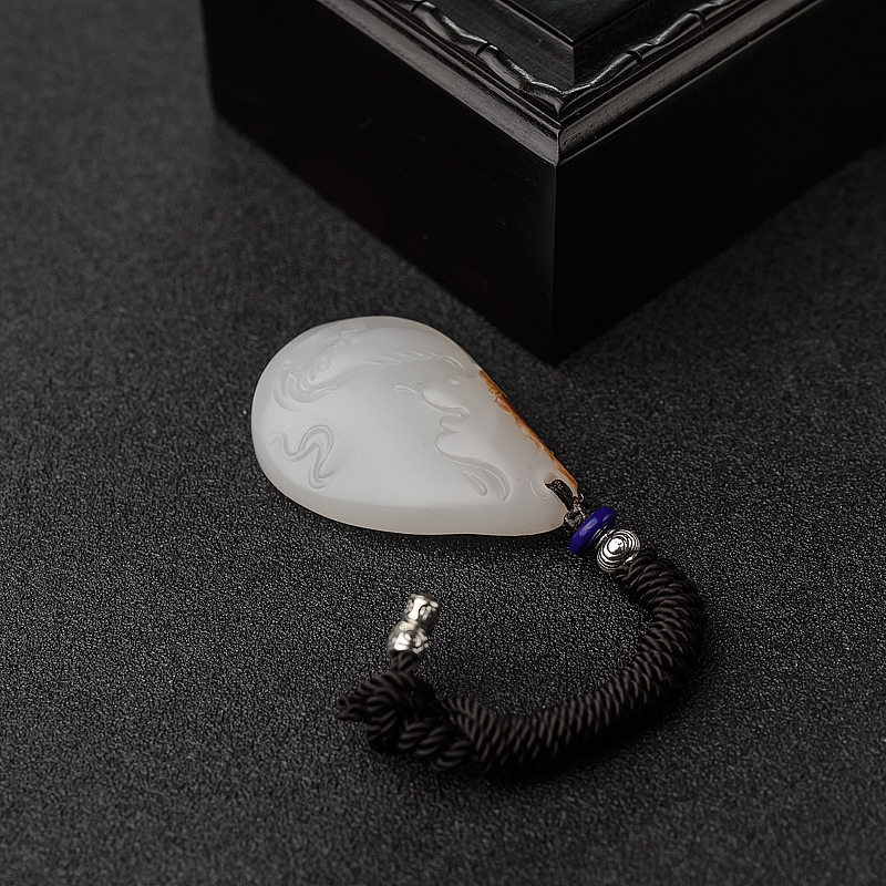 籽料俏色和田玉连年有余吊坠-红掌柜