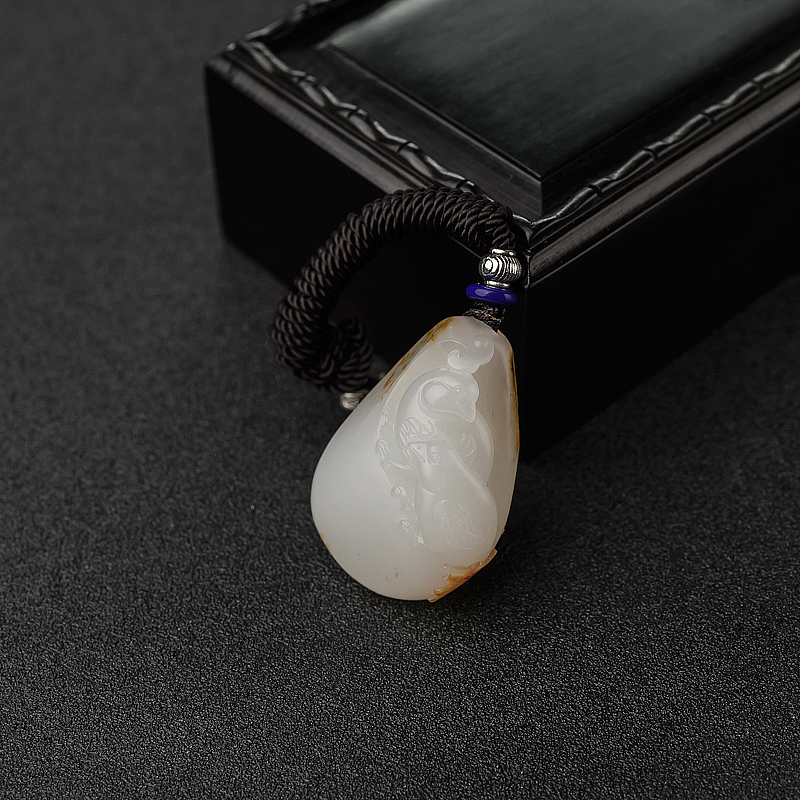 天然籽料俏色和田玉鹌鹑吊坠-红掌柜