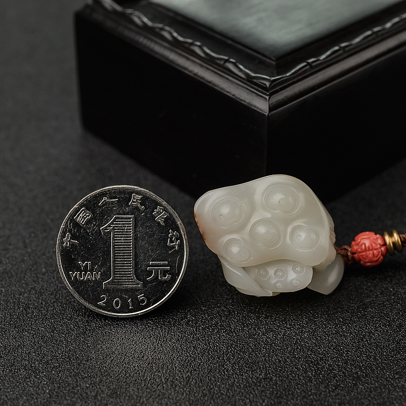 籽料俏色和田玉连生贵子吊坠-红掌柜