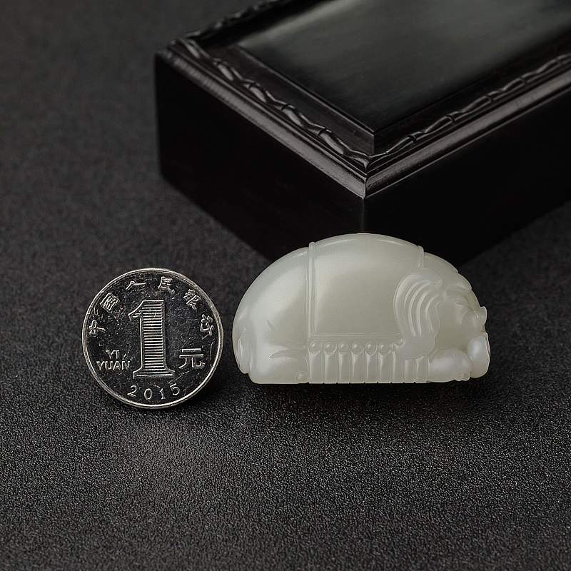 籽料俏色和田玉大象车挂-红掌柜