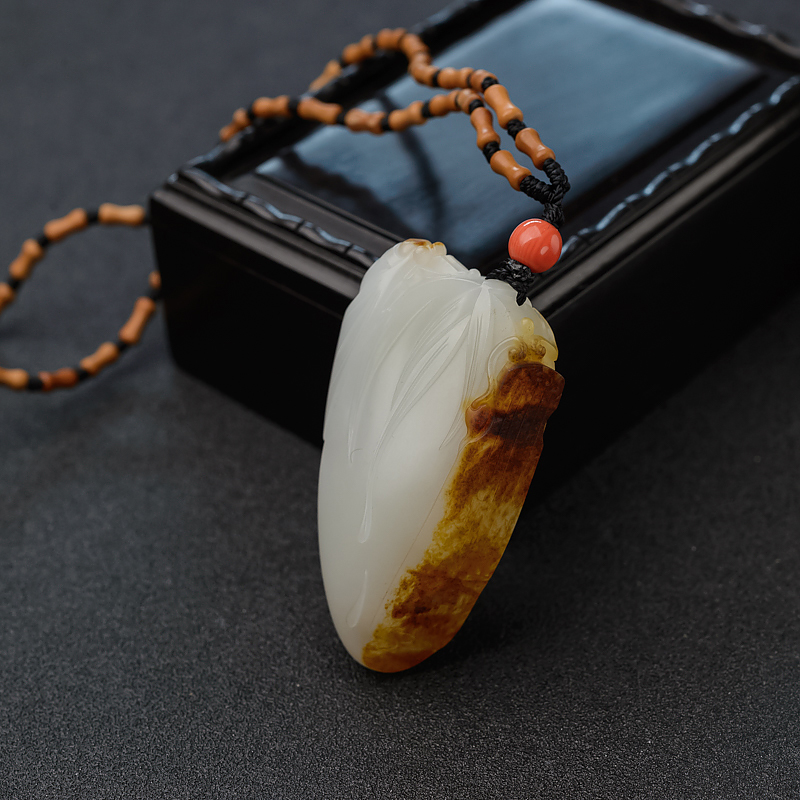 俏色和田玉知音吊坠-红掌柜