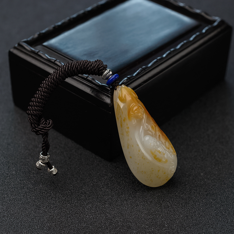 籽料和田玉猴子吊坠-红掌柜