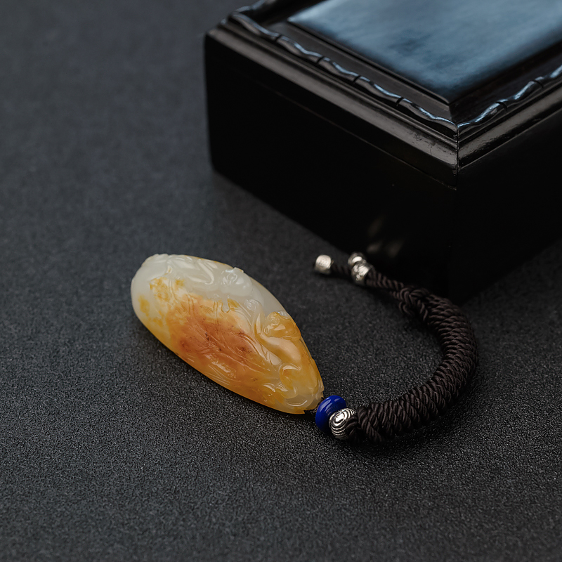 籽料俏色和田玉猴子-红掌柜