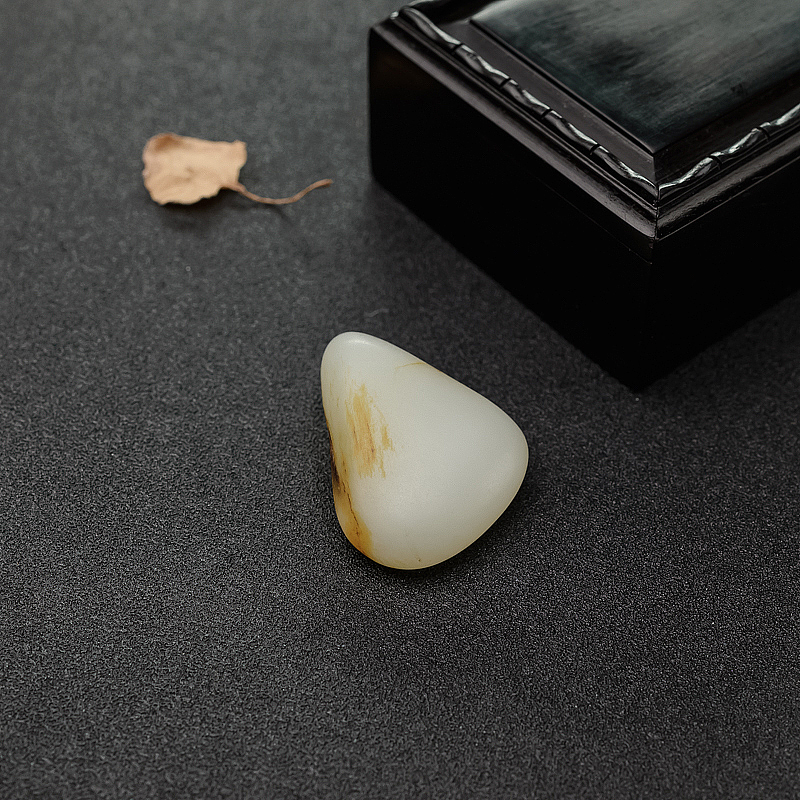 籽料俏色和田玉吊坠-红掌柜