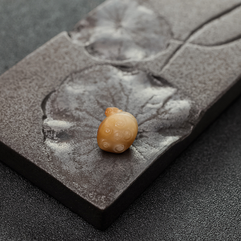 色和田玉连生贵子吊坠-红掌柜