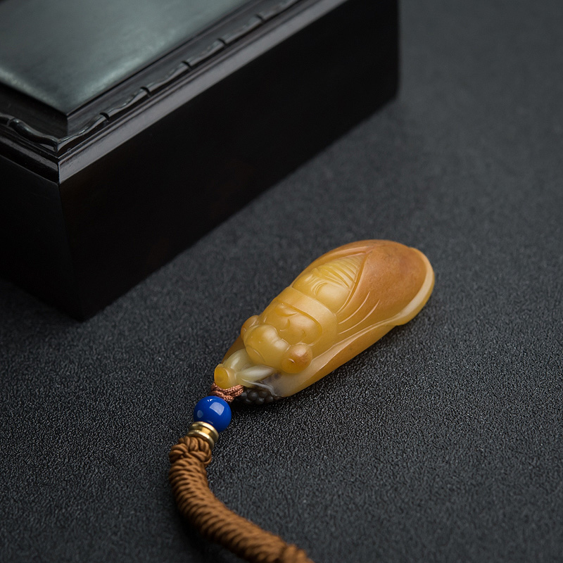 籽料俏色和田玉吊坠-红掌柜