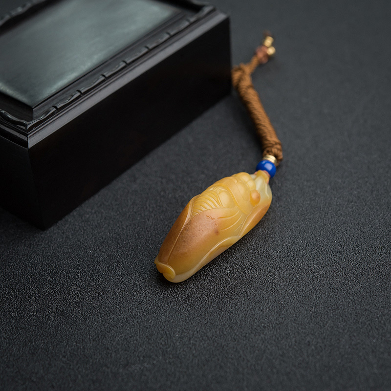 天然和田玉一鸣惊人吊坠-红掌柜