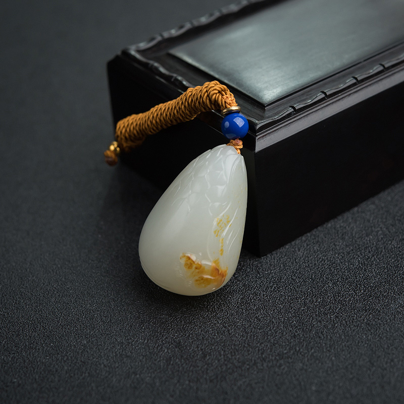 籽料和田玉松鼠吊坠-红掌柜