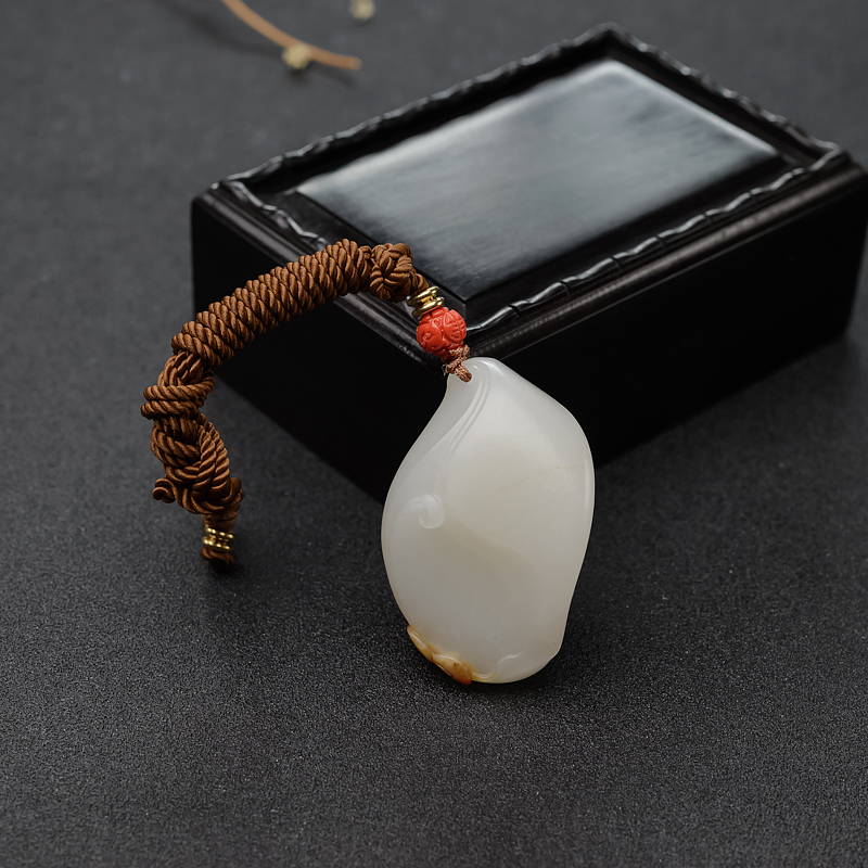 和田玉灵兔献瑞吊坠-红掌柜