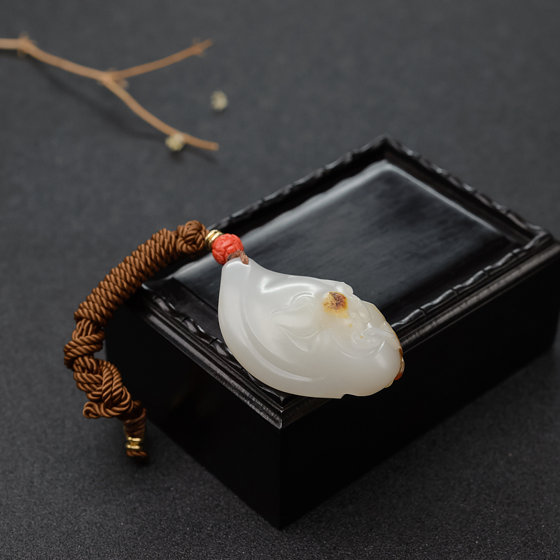 籽料俏色和田玉吊坠-红掌柜