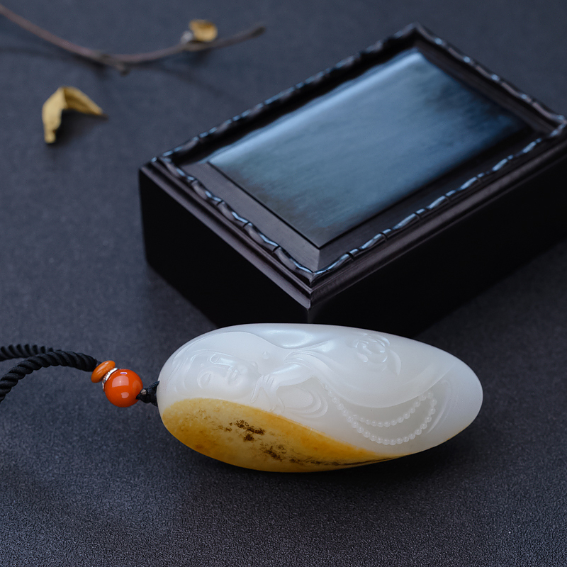 俏色和田玉观音吊坠-红掌柜