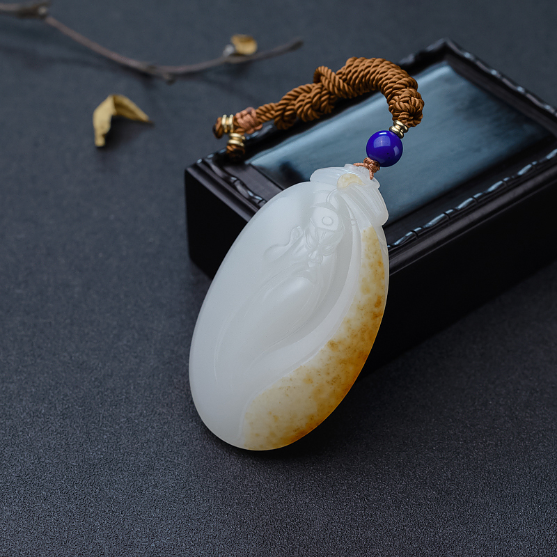 籽料俏色和田玉关公吊坠-红掌柜