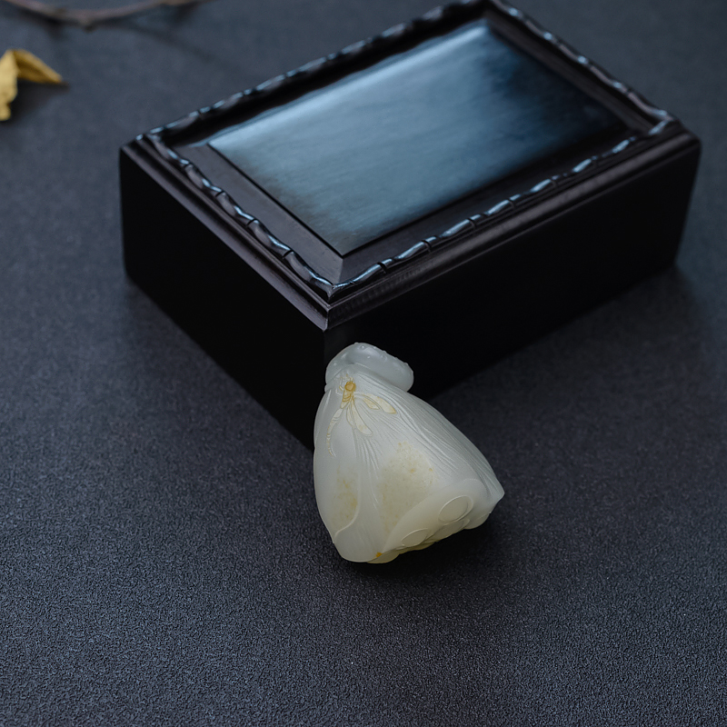 天然俏色和田玉连生贵子吊坠-红掌柜