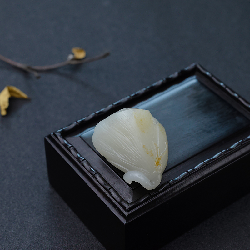 俏色和田玉连生贵子吊坠-红掌柜