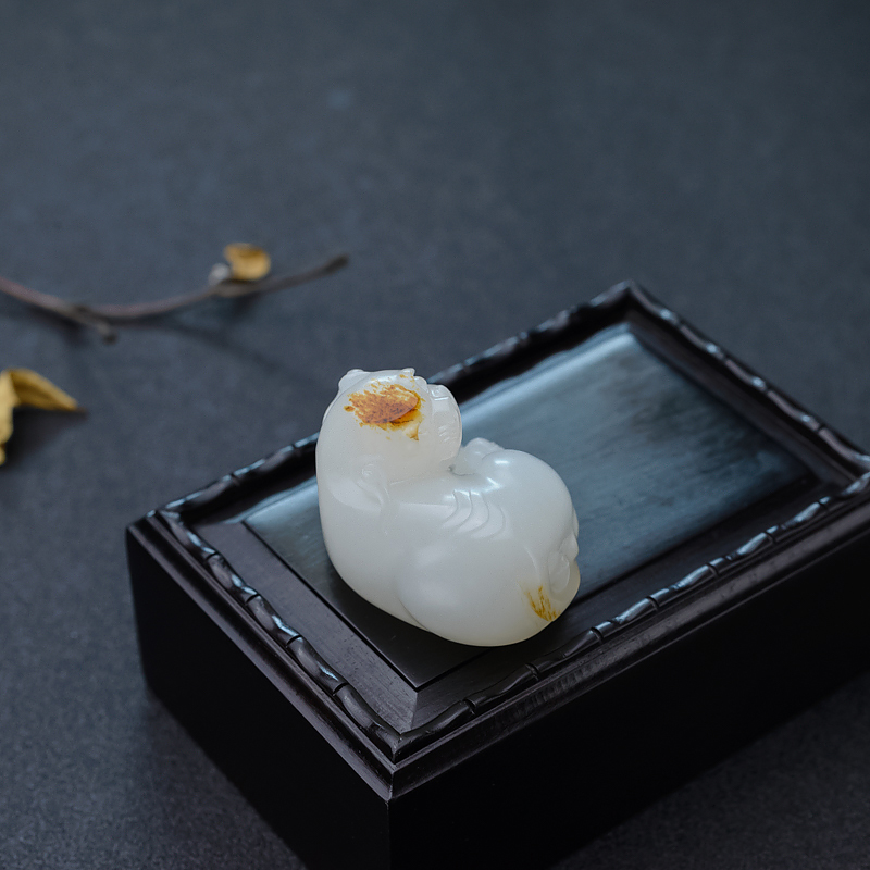 天然籽料和田玉貔貅吊坠-红掌柜