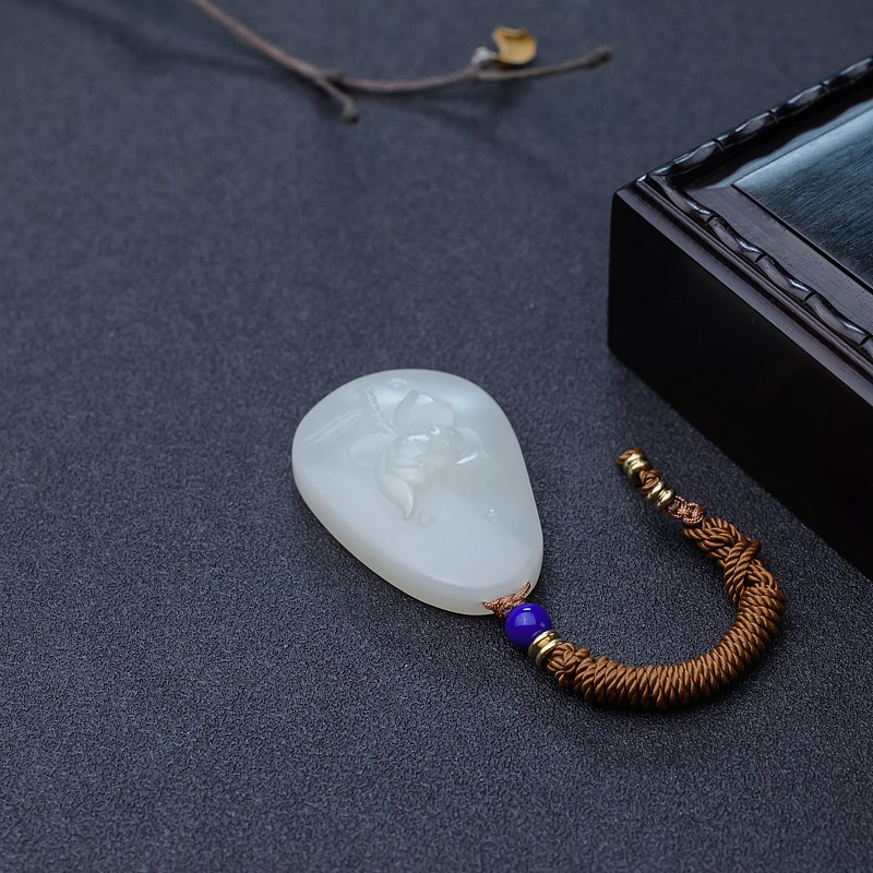 和田白玉花吊坠-红掌柜