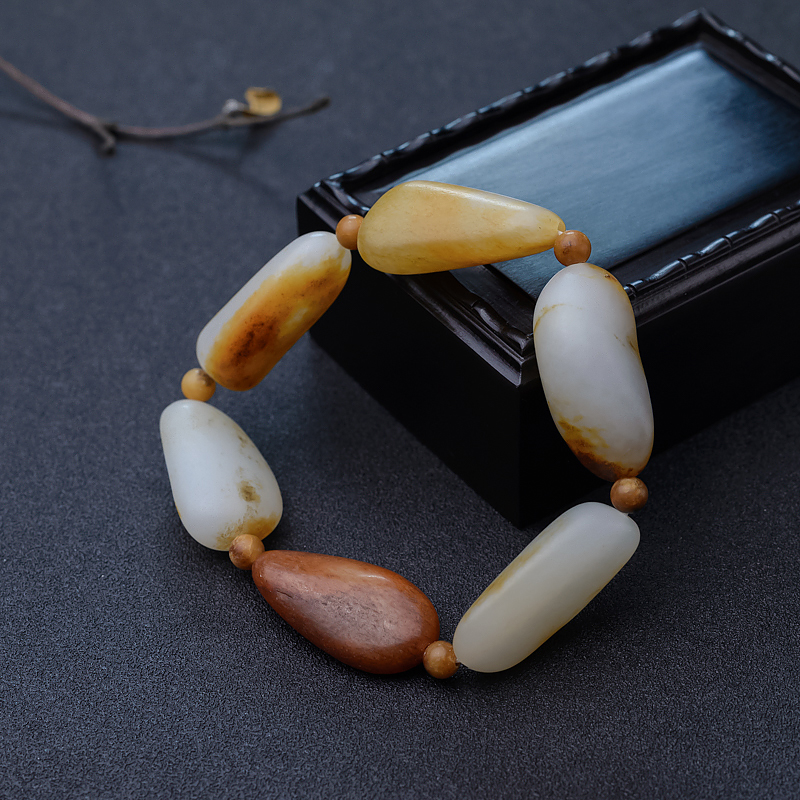 天然籽料俏色和田玉随形手串-红掌柜