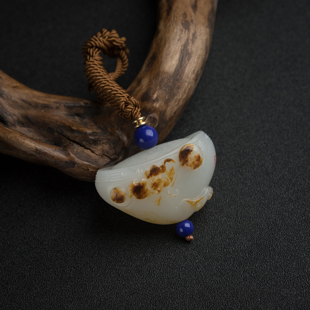 俏色和田玉福在眼前吊坠-红掌柜