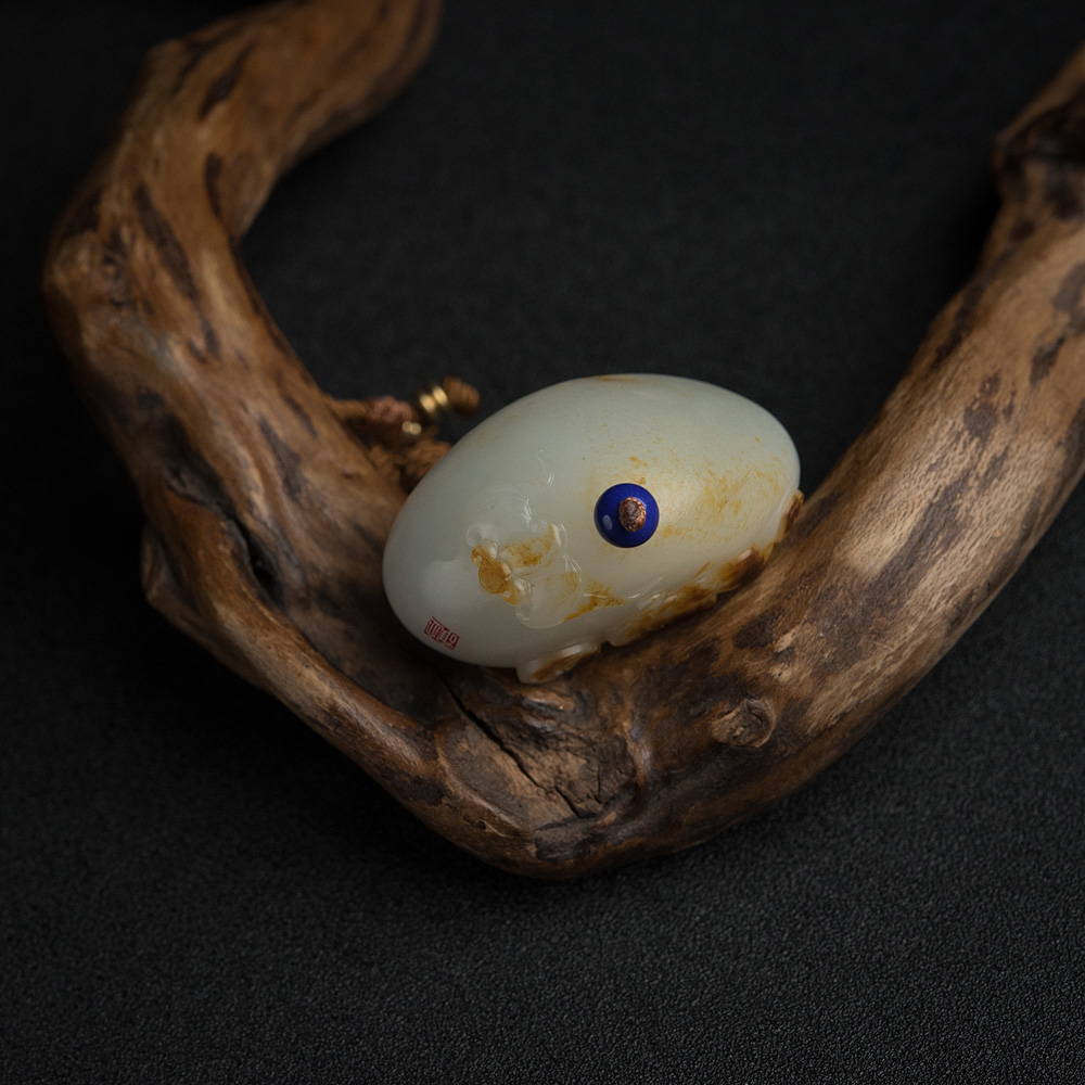 新疆籽料俏色和田玉福在眼前吊坠-红掌柜