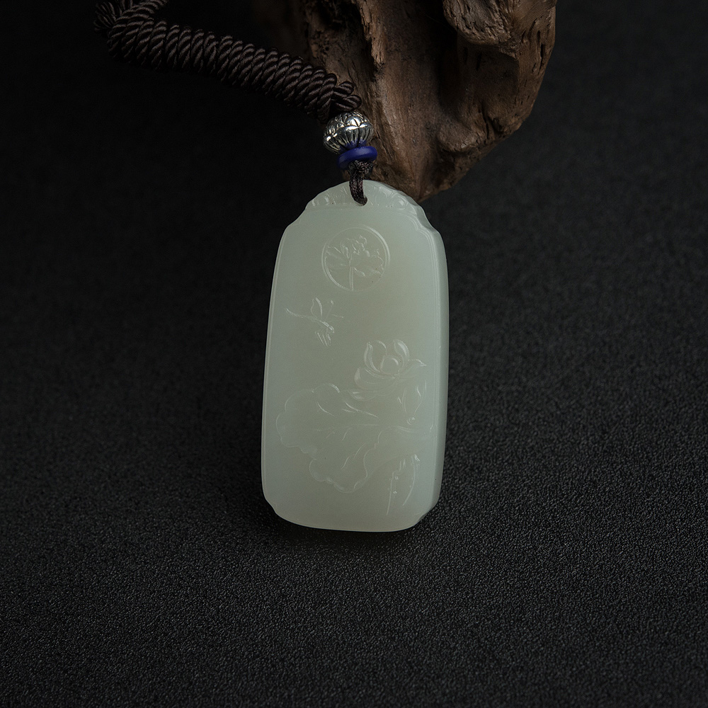 新疆籽料和田青白玉亭亭玉立吊坠-红掌柜