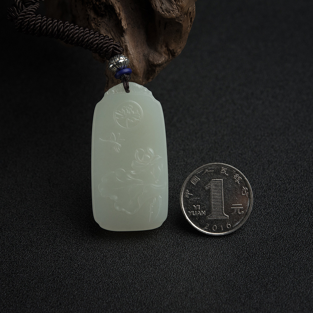 和田玉吊坠-红掌柜