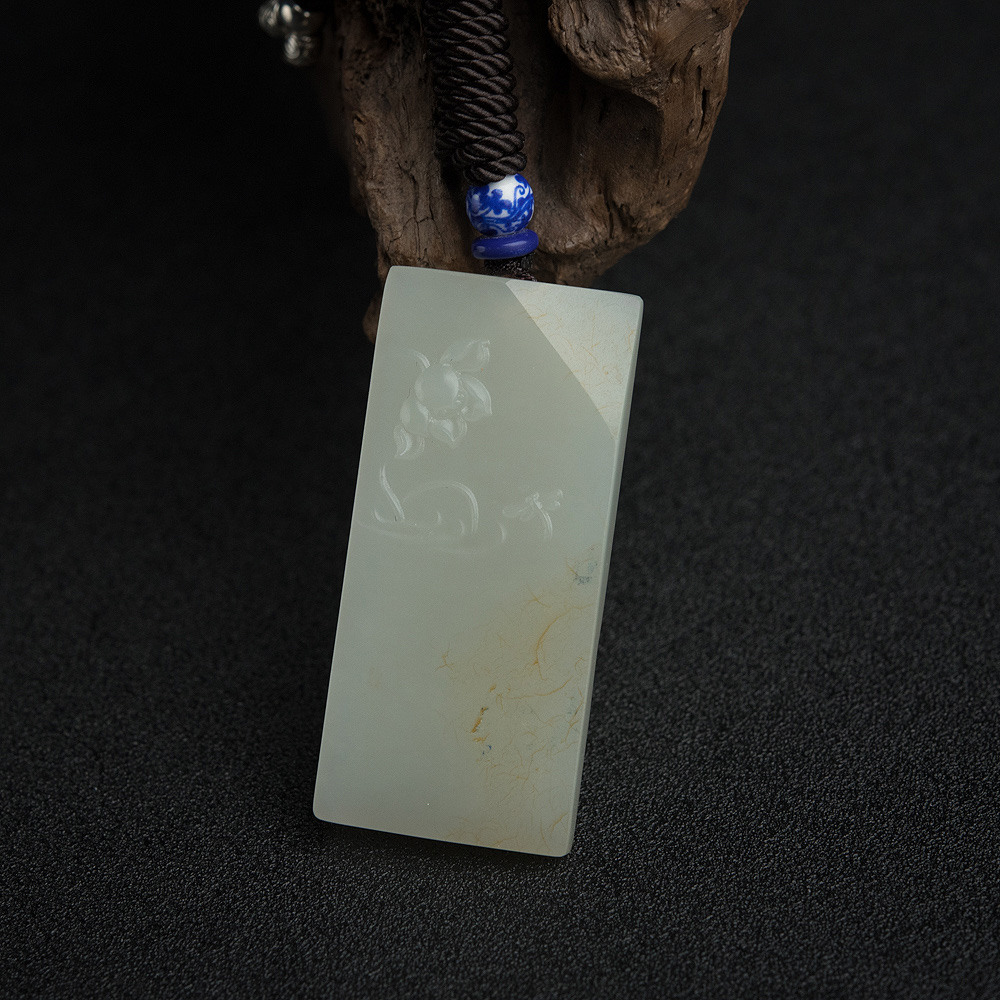 新疆籽料和田青白玉亭亭玉立吊坠-红掌柜